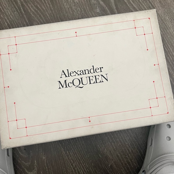 Alexander McQueen - Picture 5 of 7